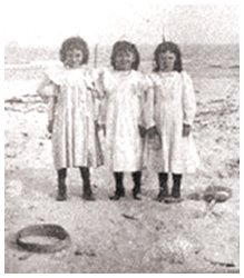 1895littlegirls.jpg