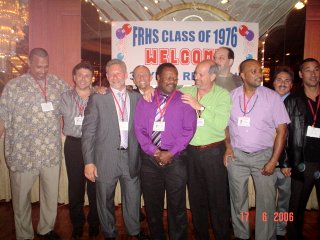 1976-FRHSfootballteamtn.jpg